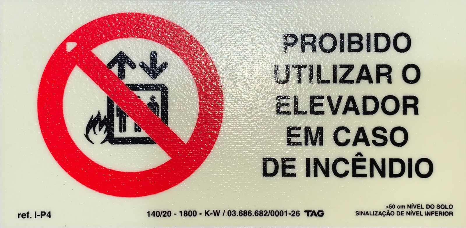 Placa fotoluminescente Clase A No usar en caso de incendio